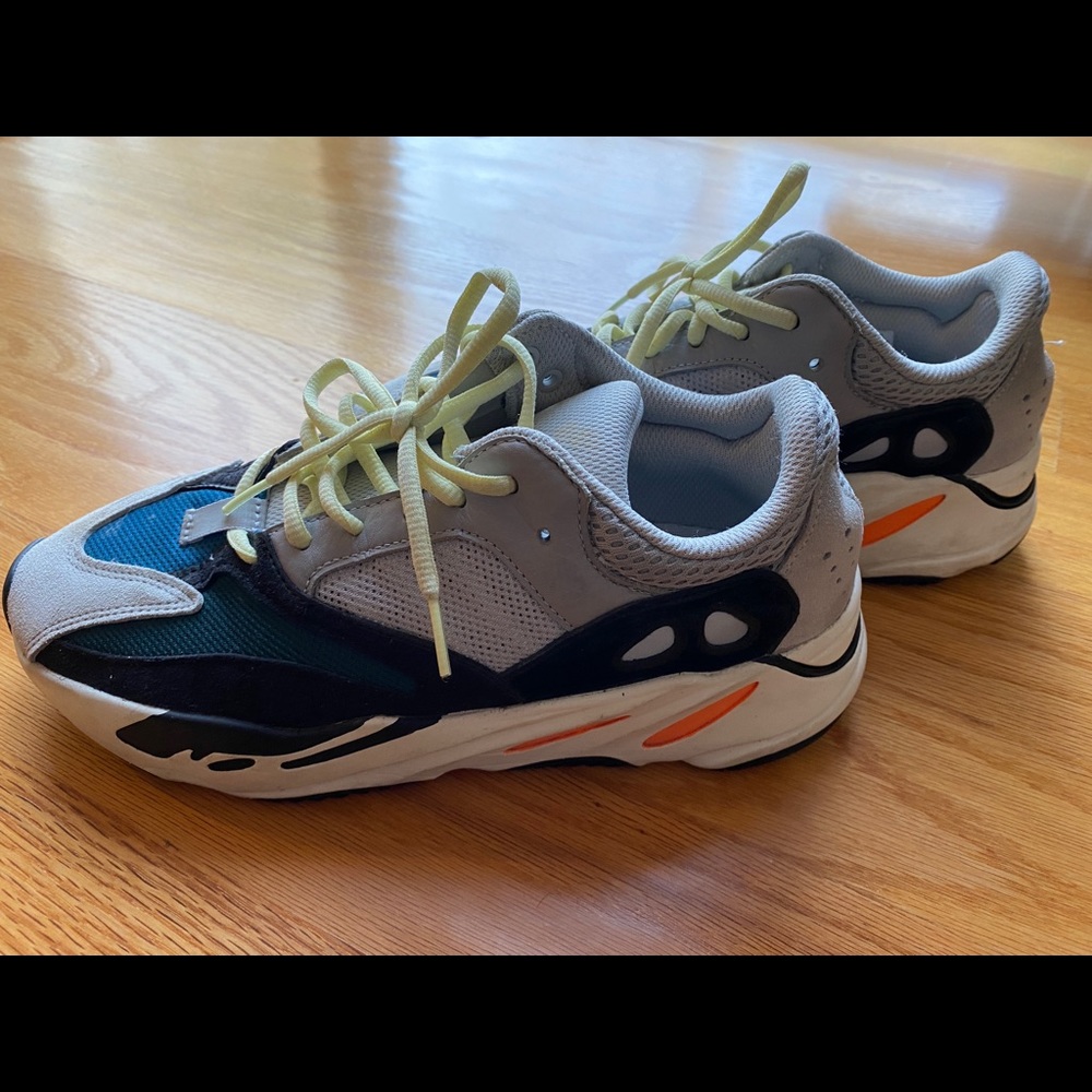 ADIDAS YEEZY BOOST 700 Wave Runner sneakers size 9- mens